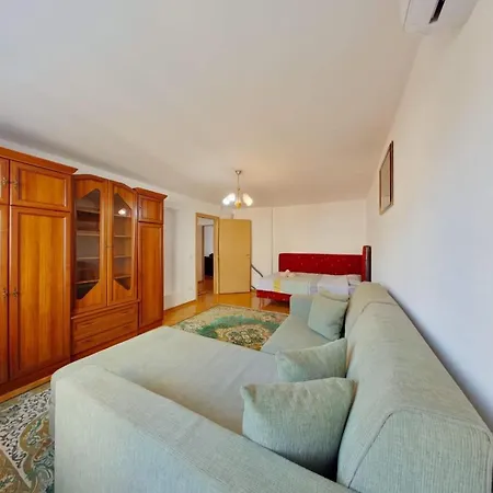 Super Metro Haven Lejlighed